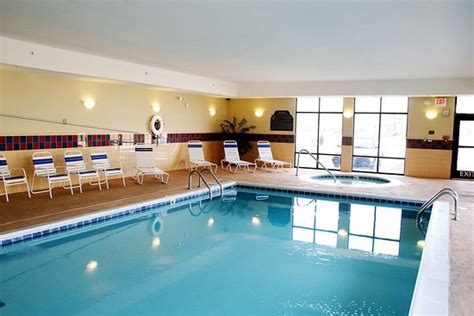 16 Best Hotels in Cenon .